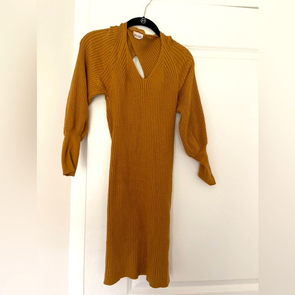 &Merci Size Medium Sweater Dress Tan